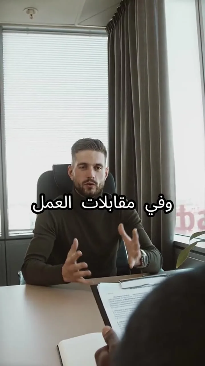 مشهد مقابلة من فيديو Nevy's Language المنشور، وليس صورة شخصية لمقدمة المحتوى